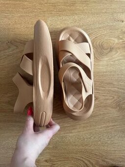 sandalky na platforme NOVE