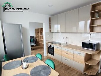 Krásny jednoizbový byt v Prievidzi s výhľadom na Bojnický zá - 1