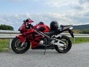 Rozpredam Honda  cbr 600 rr