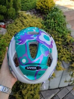 Cyklistická prilba Uvex