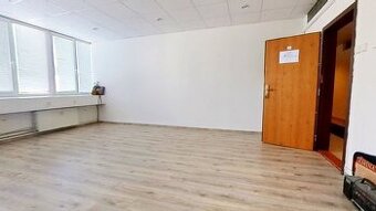 Na prenájom kancelárie 27 m2 a 39 m2 Banská Bystrica