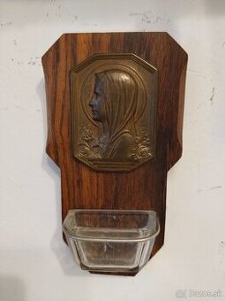 Kropenka s mosazným reliéfem Panny