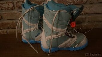 Predám topánky na snowboard značky Burton model Coco
