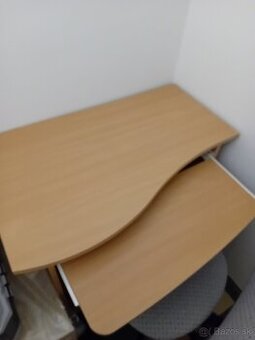 Predám malý PC stolík so stoličkou