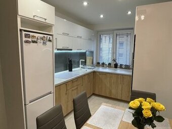 Kompletne zrekonštruovaný 2izbový byt v Komárne na predaj