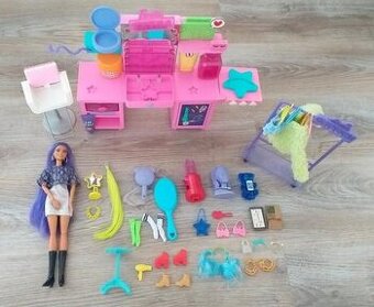 Sada Barbie Extra toaletný stolík/ módny butik