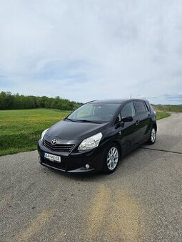 Toyota Verso 2.2D 110kw (aut, 7 miest, navi.)