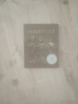 Predám PS4 slim + 2 hry