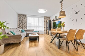 Predám slnečný-priestranný 2-izb. byt s parkovaním, NIVY