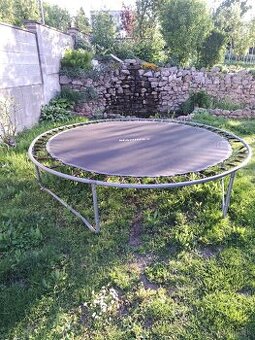 Trampolína