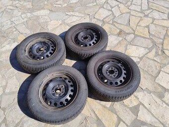 Plechové disky 5x114,3 r16 a zimné pneu. Yokohama 215/70 R16