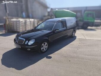 Mercedes-Benz Třídy E POHŘEBNÍ SPECIÁL 1.Maj.