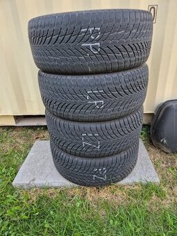 245/45R18 Nokian WR Snowproof na diskoch