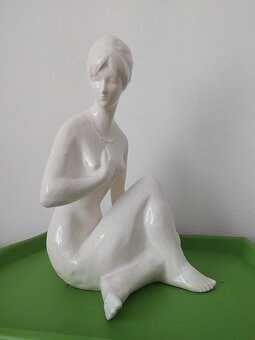 Socha porcelánová