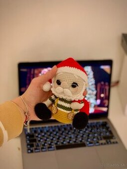 Ručne háčkovaný Santa Claus