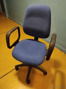 kancelárska stolička