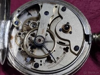 Vreckové hodinky,klúčovky.