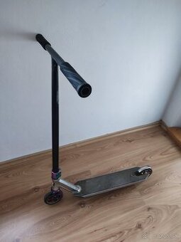 Freestylová kolobežka Oxelo.