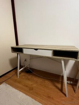 pracovný stolík