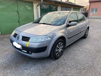 Renault Megane 1.6 benzín 140 000km Garážováne