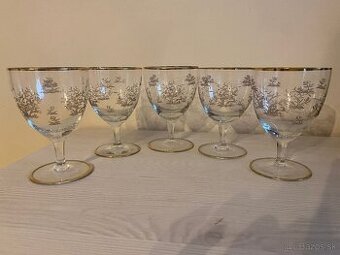 Sada jedinečných pohárov so zlatým zdobením