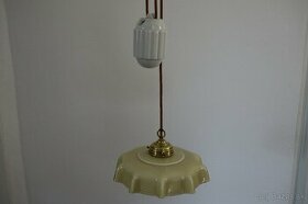 Starožitná kuchynská lampa sťahovacia krémová.