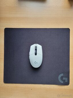 Logitech G305 Lightspeed + Logitech Podložka