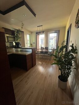 Priestranný 3 izbový byt , kompletne prerobený – Kozárovce ,