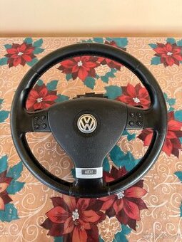 VW R-Line volant s F1 radením a airbagom
