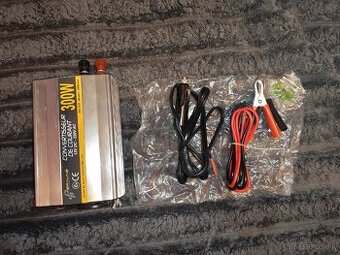 Menič napätia 12v 220v