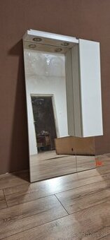 Zrkadlo so skrinkou