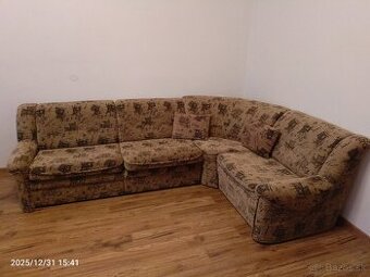 Rozkladacia rohová sedacia súprava.