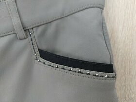 Veľmi pekne zdobené sivé jazdecké nohavice-rajtky