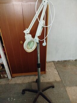 Lampa so svetlom
