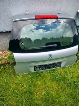 Predám na Peugeot 207 SW rok 2010 náhradné diely