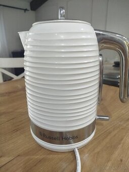 Varna kanvica Russell Hobbs