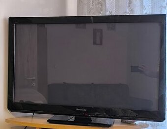 Televízor Panasonic a stôl