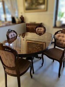 Rustikálny jedálenský stôl a stoličky