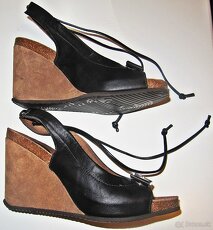 Sandále na platforme Scholl - veľkosť 39, čierne, pravá koža