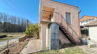 PREDAJ - poschodová chata s pivnicou a vinicou