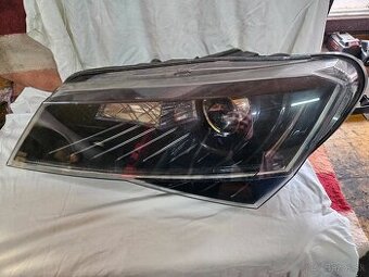 Škoda superb III Xenónové svelo