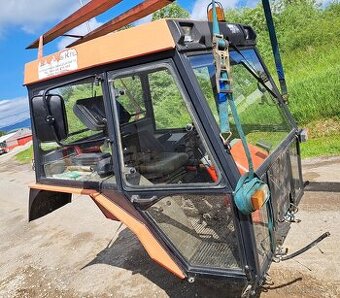 TROJKOVA BRNENSKA KABINA TRAKTOR ZETOR