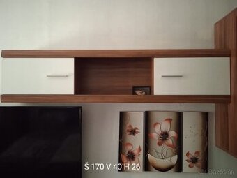 Hnedá obyvacia stena