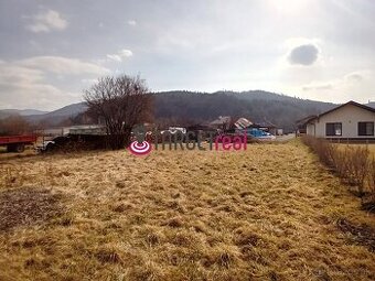PREDAJ : slnečný pozemok s IS určený pre výstavbu RD v obci