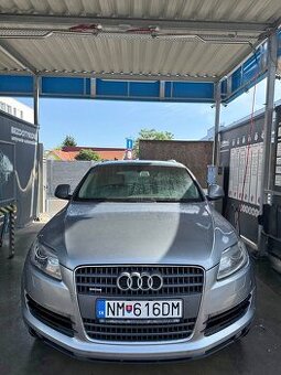 Q7 šedá metalíza