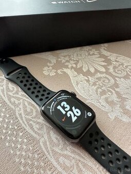 Apple Watch Series 5 Nike – Space Gray (44 mm)