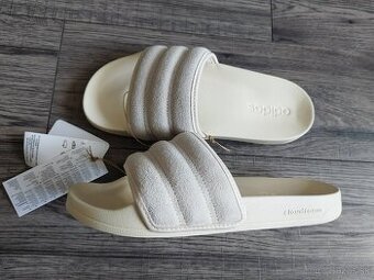 Nové šľapky značky Adidas
