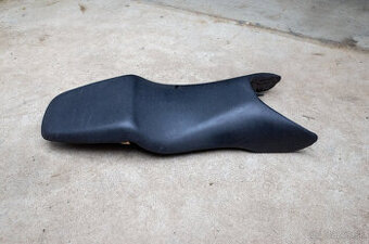 Honda CBR600 F4i (2001–2003) – Sedadlo