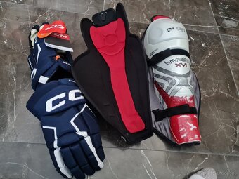 Predám nové nepoužité hokejové rukavice CCM