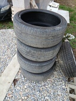 Pirelli cinturato 235/40 r19 letne